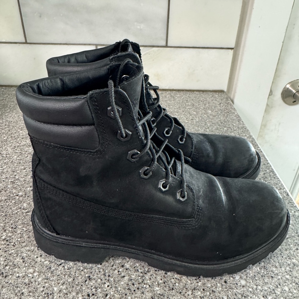 Timberland women’s  Dark Lace-Up Boots